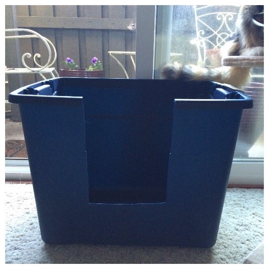 Blue litter box bin with a cutout
